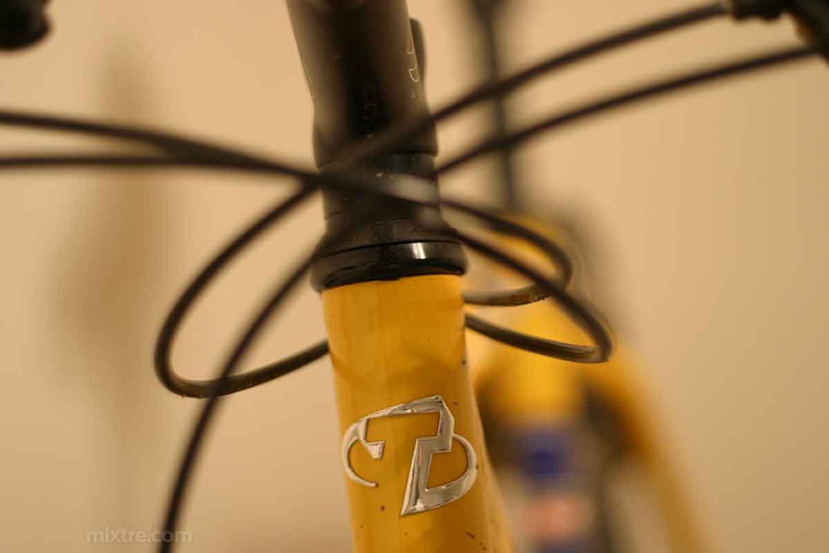 2000 Yellow Trek 7000 headset