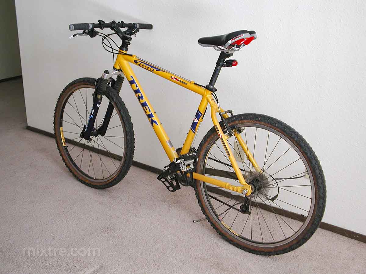 2000 Yellow Trek 7000