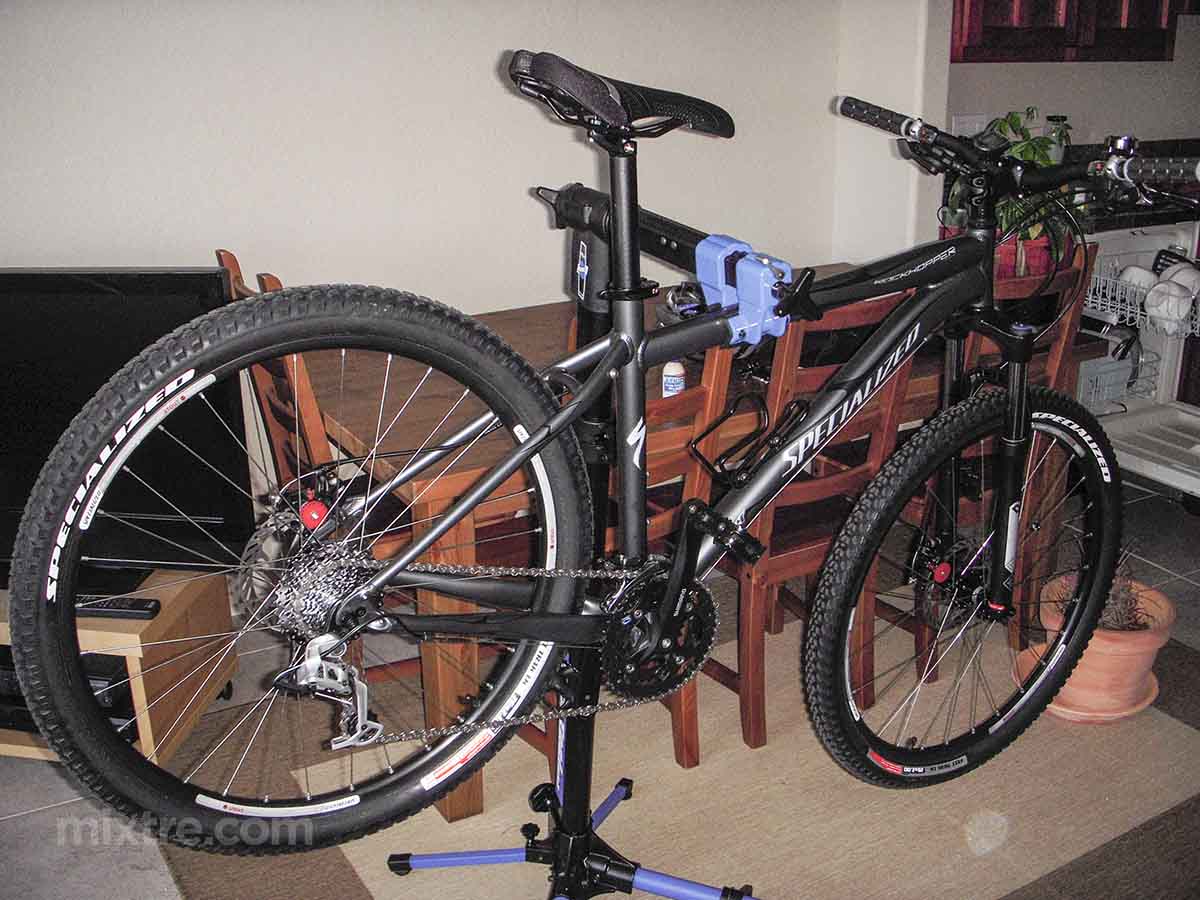 Brand new 2009 Specialized Rockhopper Comp mountain bike