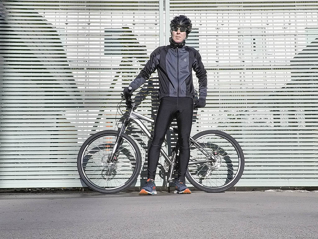 Scott posing with his 2009 Specialized Rockhopper Comp